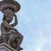 Pi in alto una cornice a dentelli, che corre lungo tutto ledificio, cinge un terrazzino abbellito da due statue di bambini che reggono un vaso sul capo